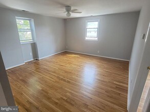 7828 Bodkin View Dr in Pasadena, MD - Building Photo - Building Photo