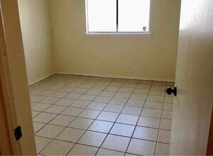 7605 Oak Chase in San Antonio, TX - Building Photo - Building Photo