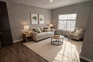 600 8th St S in Moorhead, MN - Building Photo