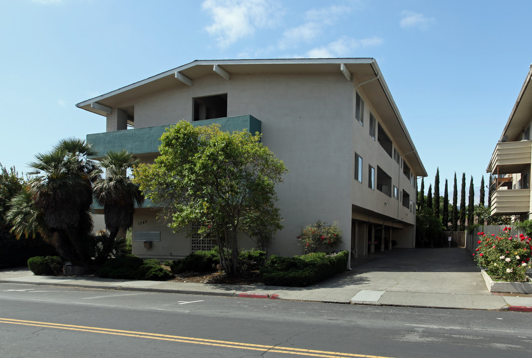 1364 Laurel St in San Carlos, CA - Building Photo