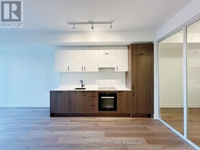 1 Kyle Lowry Rd in Toronto, ON - Building Photo - Building Photo