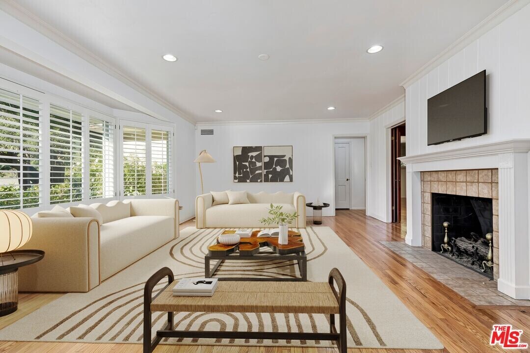 3924 Woodfield Dr in Los Angeles, CA - Building Photo