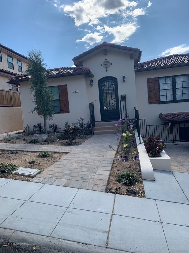 property at 4740 Hillcrest Ave