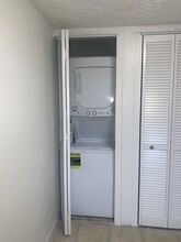 7215 179th NW St, Unit 206 in Hialeah, FL - Building Photo - Building Photo
