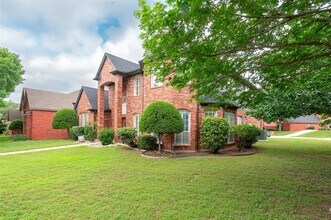 7100 Oakbrook Dr in Plano, TX - Building Photo - Building Photo