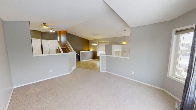 9425 Lakeland Dr in Grande Prairie, AB - Building Photo - Building Photo