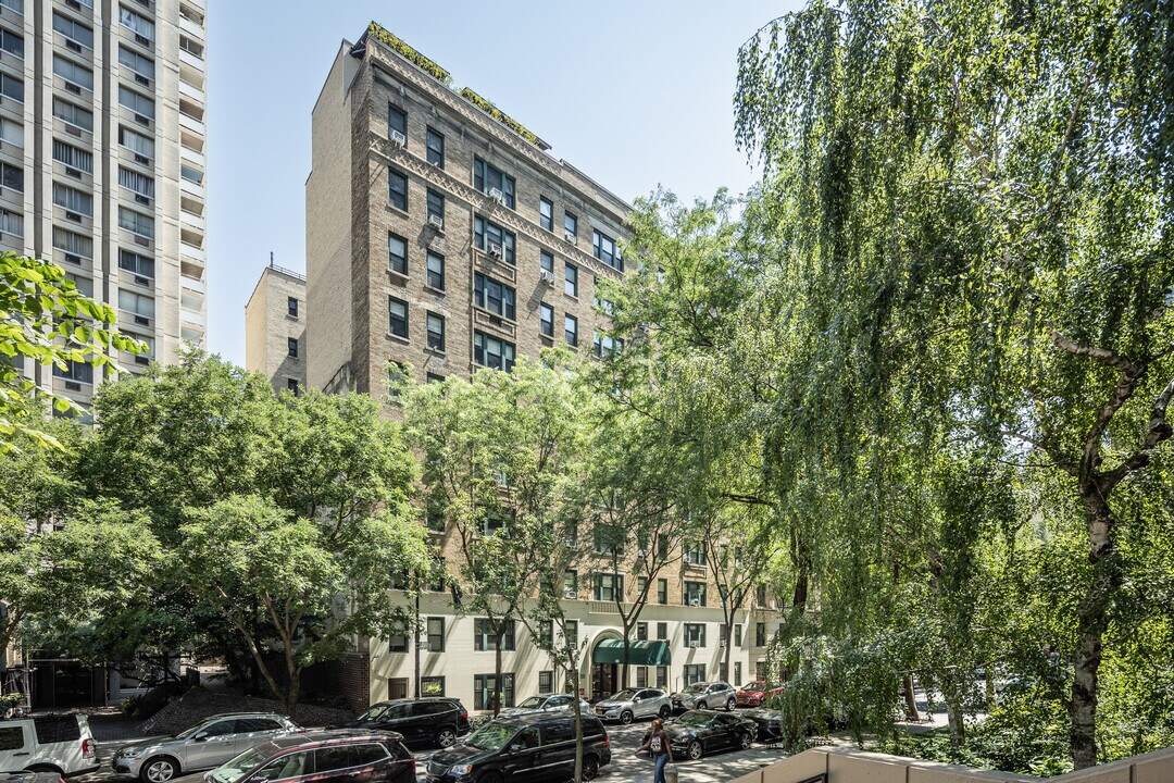 Tower West Apartments in New York, NY - Foto de edificio