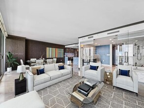 650 NE 32nd St, Unit Paraiso Bay Unit #3003 in Miami, FL - Foto de edificio - Building Photo