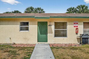 4825 Serafica Dr in Lake Worth Beach, FL - Building Photo
