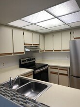805 SE Central Pkwy in Stuart, FL - Building Photo - Building Photo