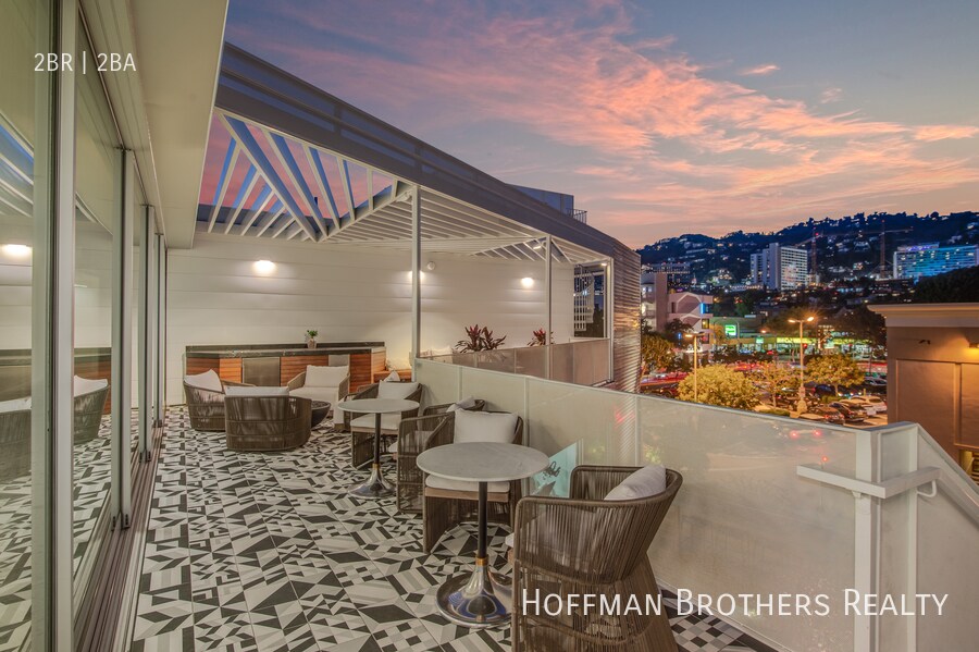 1030 Kings Rd, Unit 202A in West Hollywood, CA - Foto de edificio