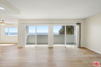 18004 Coastline Dr in Malibu, CA - Building Photo - Building Photo