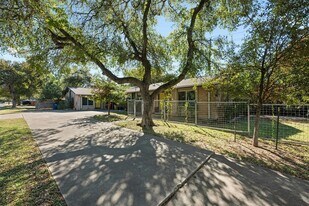 3713 Menchaca Rd in Austin, TX - Building Photo