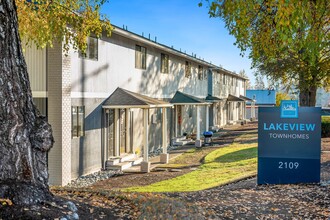 Lakeshore & Lakeview Townhomes: Modern Liv... in Lake Stevens, WA - Building Photo - Interior Photo