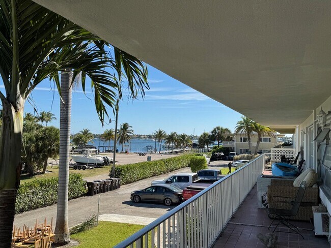 4802 N Flagler Dr in West Palm Beach, FL - Building Photo - Building Photo
