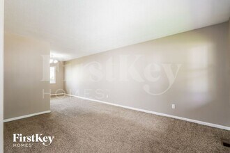 2240 Spoonwood Dr in Florissant, MO - Building Photo - Building Photo