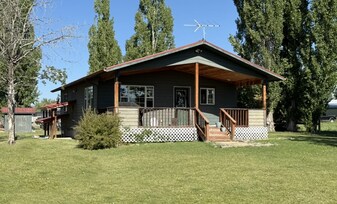 1083 Whitefish Stage Rd in Kalispell, MT - Building Photo