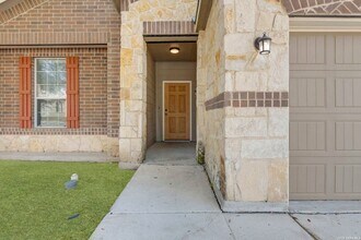 322 Walnut Crest in Selma, TX - Foto de edificio - Building Photo