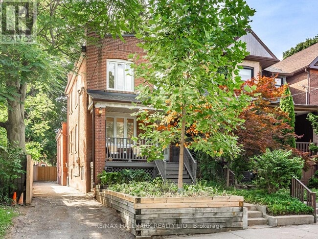 property at 8 Redwood Ave