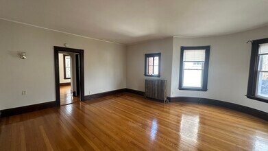 72 Thurston St, Unit 2A in Somerville, MA - Building Photo - Building Photo