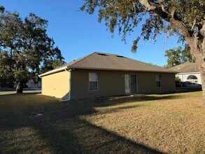 2156 Deltona Blvd in Spring Hill, FL - Building Photo - Building Photo