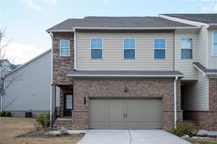 2215 Manor Pointe Dr in Cumming, GA - Building Photo