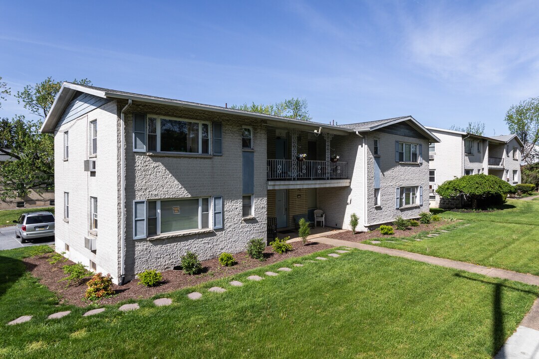 Lawnton Gardens in Harrisburg, PA - Building Photo