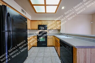 10060 E Capri Ave in Mesa, AZ - Building Photo - Building Photo