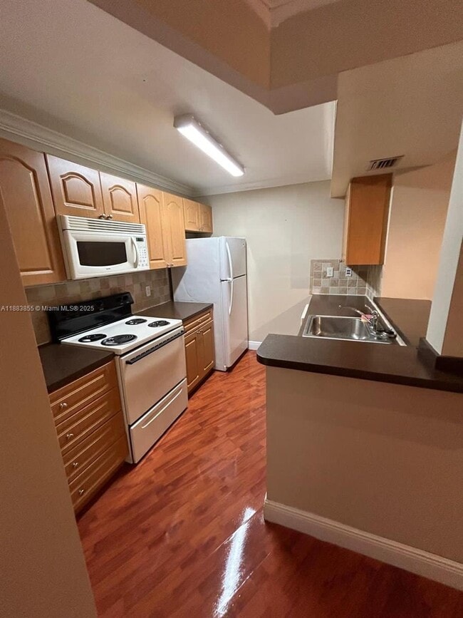 7165 NW 186th St, Unit A204 in Hialeah, FL - Building Photo - Building Photo