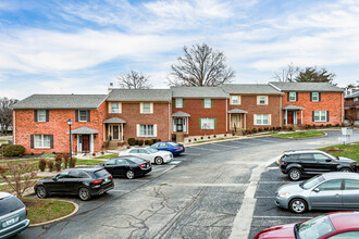 Gardiner Lake in Louisville, KY - Building Photo - Building Photo