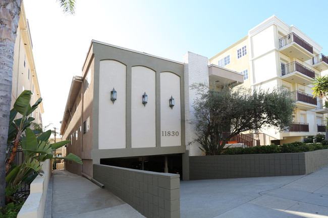 11830 Dorothy St in Los Angeles, CA - Building Photo - Building Photo