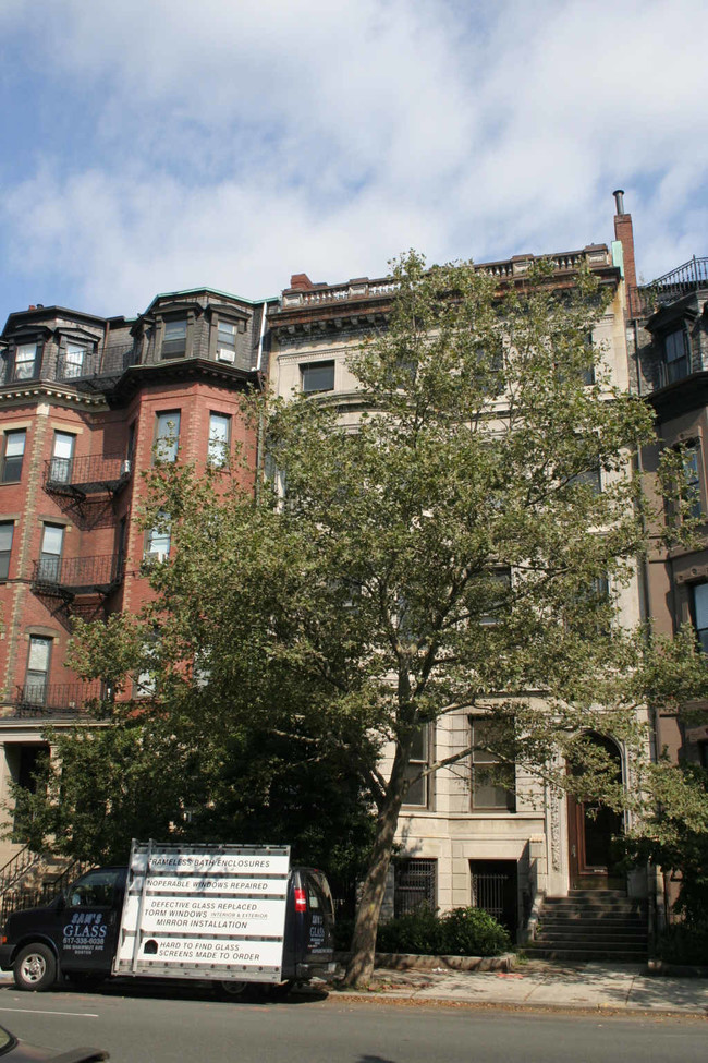 310 Beacon St in Boston, MA - Foto de edificio - Building Photo