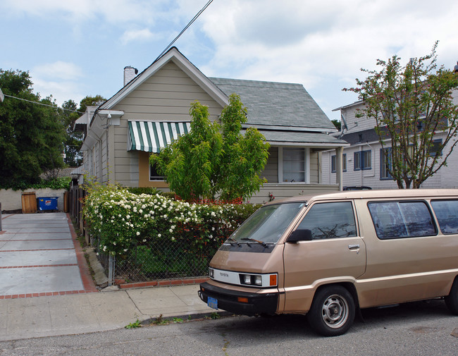 320 Ramona St in San Mateo, CA - Foto de edificio - Building Photo