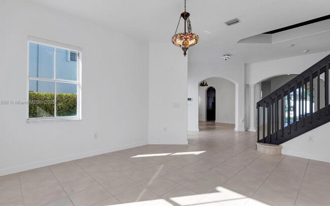 17994 NW 87th Pl in Hialeah, FL - Building Photo - Building Photo
