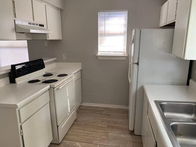 3221 Hirschfield Rd in Spring, TX - Building Photo - Building Photo