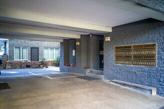 The Ambassador in Honolulu, HI - Building Photo - Building Photo