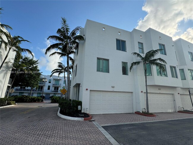 2146 Van Buren St in Hollywood, FL - Building Photo - Building Photo