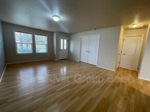 9733 W Brogan Dr in Boise, ID - Building Photo - Building Photo