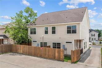 303 Ash St in College Station, TX - Building Photo - Building Photo