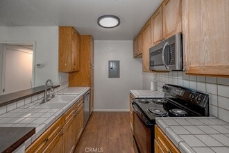23515 Lyons Ave, Unit 201 in Santa Clarita, CA - Building Photo - Building Photo