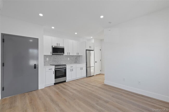 9 Lagrange Ave in Arlington, NY - Building Photo - Building Photo