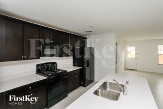 1141 Crestview Dr in Hutchins, TX - Foto de edificio - Building Photo