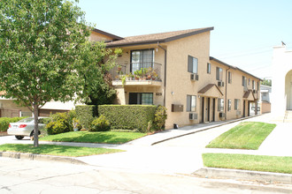 625 E Cypress Ave in Burbank, CA - Building Photo - Building Photo