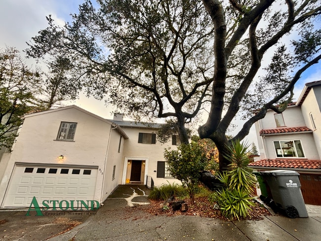 property at 915 Glendome Cir