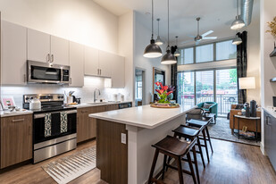 Augusta Flats in San Antonio, TX - Building Photo