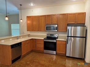 1608 Lakeview Dr in Canyon Lake, TX - Building Photo - Building Photo
