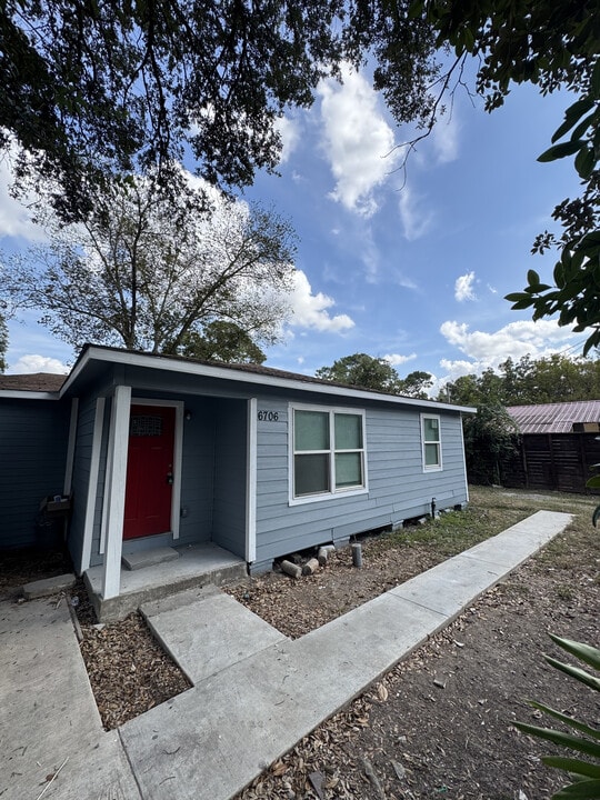6706 Tippett St in Houston, TX - Building Photo