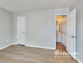 6172 Wurtenburg Ct in Stone Mountain, GA - Foto de edificio - Building Photo