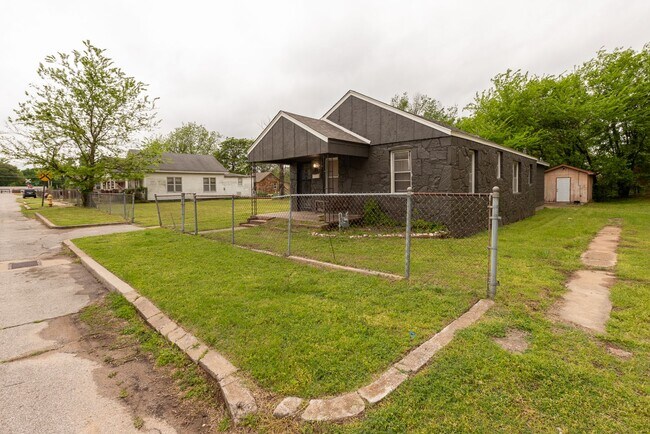 526 S 39th W Ave in Tulsa, OK - Building Photo - Building Photo