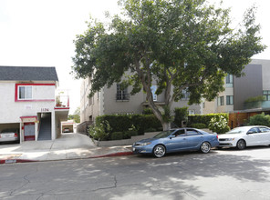 1140 N Ogden in Los Angeles, CA - Building Photo - Building Photo